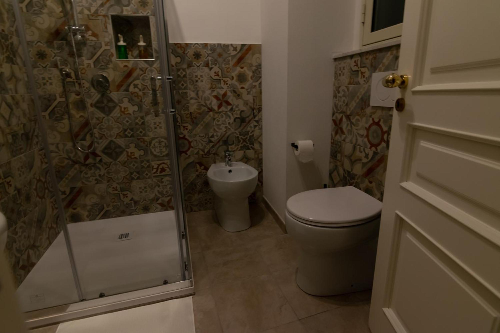 R-Home Exclusive Rooms คาตาเนีย ภายนอก รูปภาพ