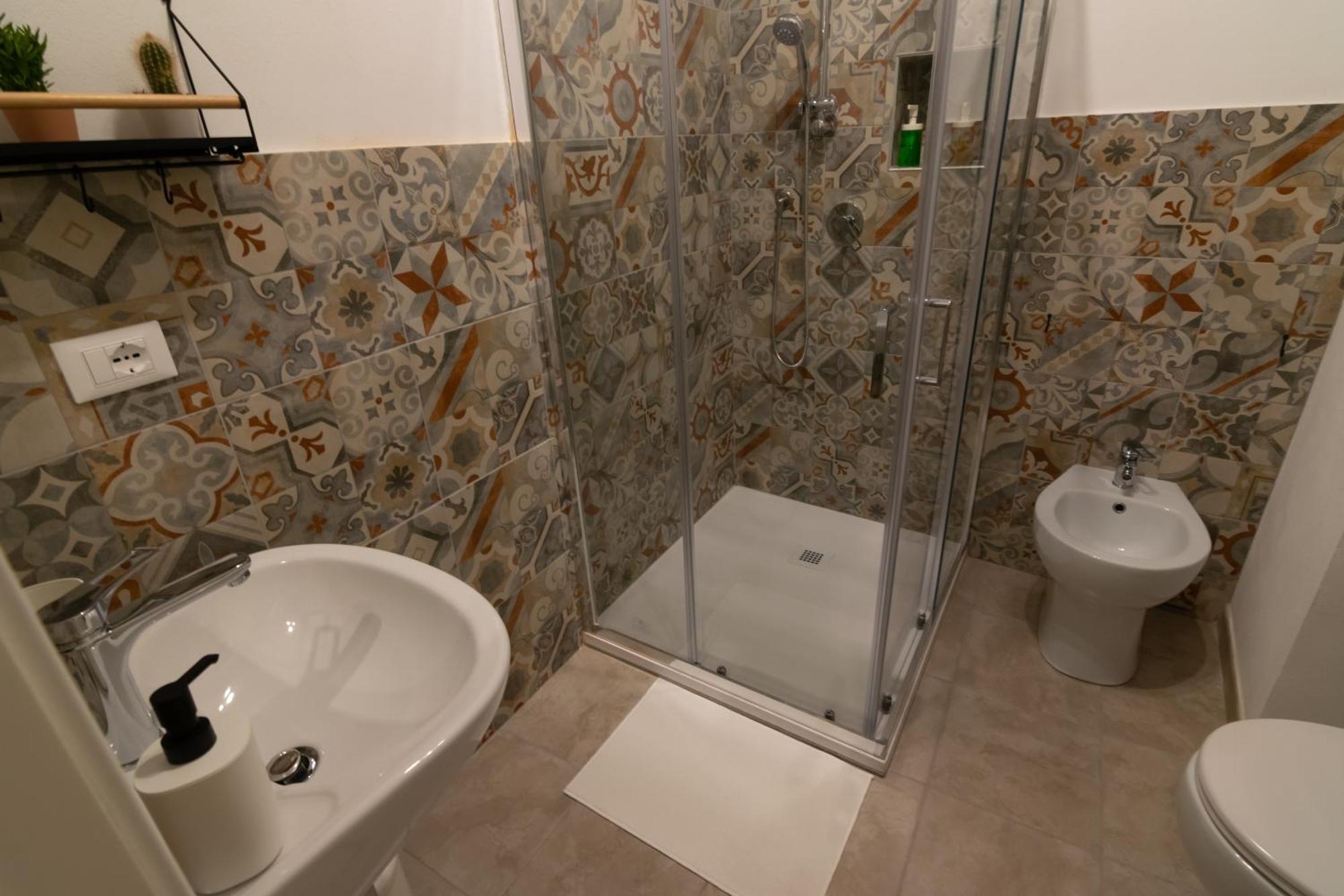 R-Home Exclusive Rooms คาตาเนีย ภายนอก รูปภาพ