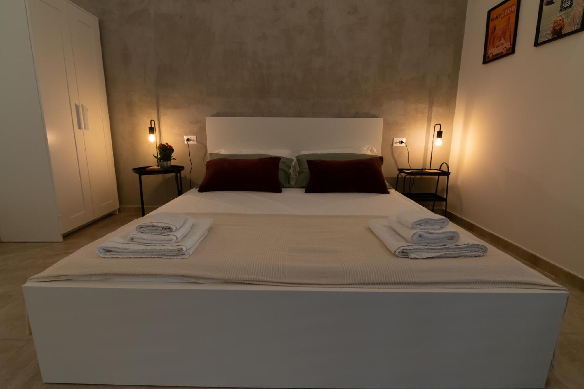 R-Home Exclusive Rooms คาตาเนีย ภายนอก รูปภาพ